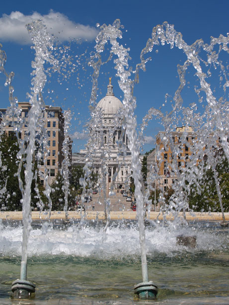 The Wisconsin state capital seen through a fountain